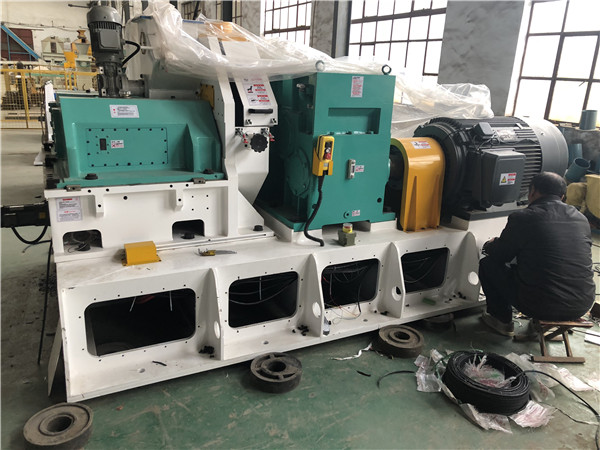 新型臥式顆粒機(jī) 新型臥式顆粒機(jī)