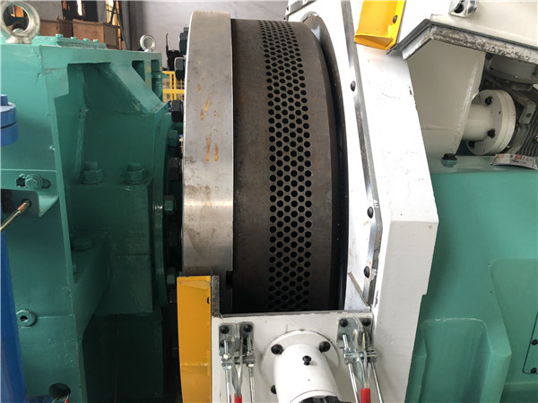 臥式顆粒機(jī) 臥式顆粒機(jī)